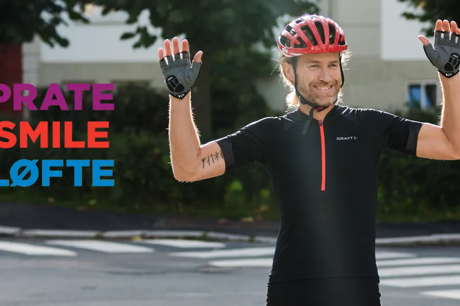 Syklist i hjerneslagkampanjen. Tekst: Prate, smile, løfte