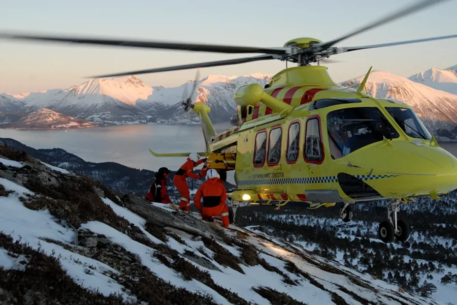 Helikopter på Sula-fjellet