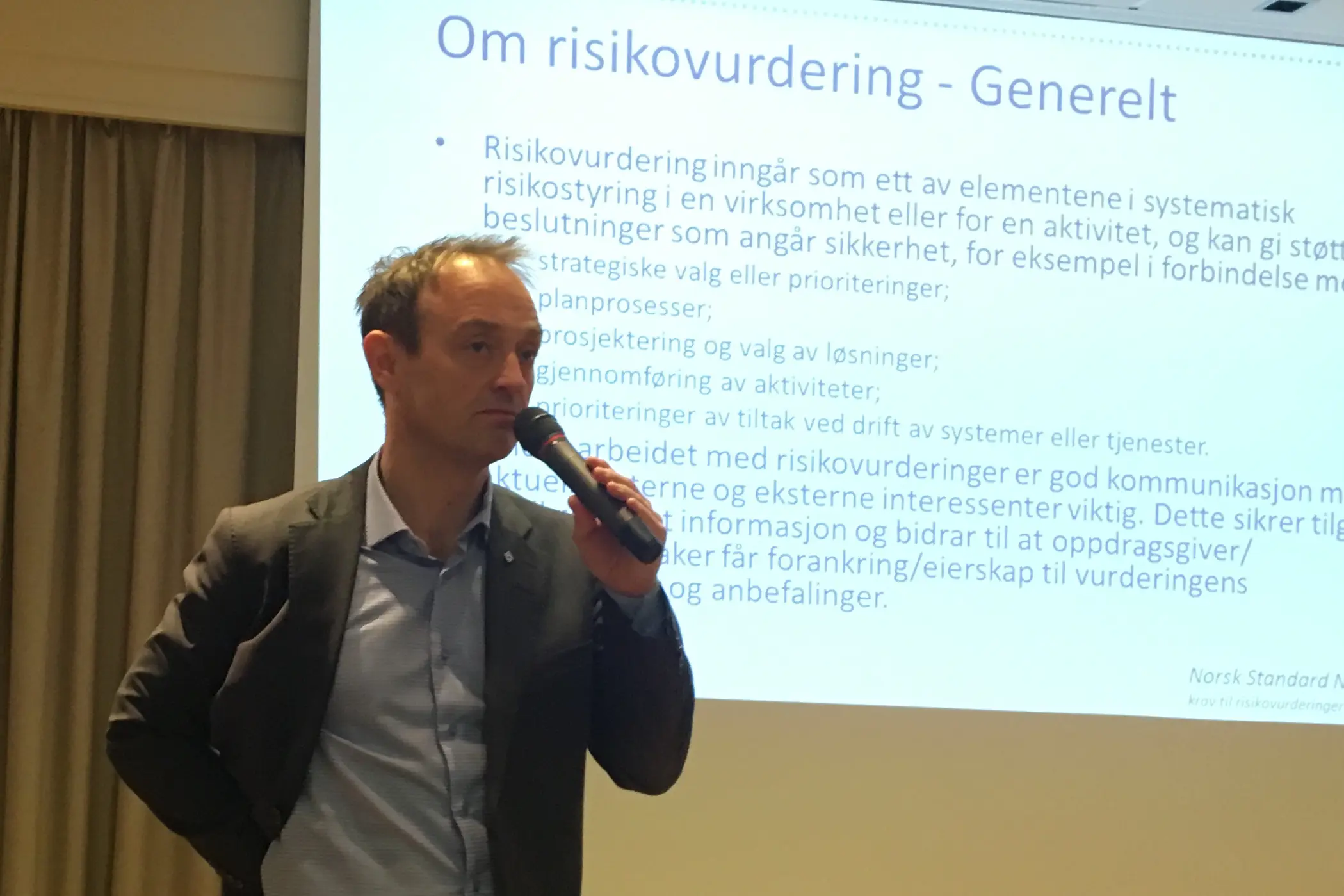 Adm.dir Espen Remme held sin presentasjon